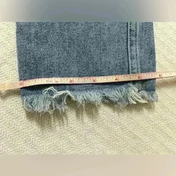 Hollister Curvy Ultra High Rise Mom Jean Size 3R - Picture 5 of 7